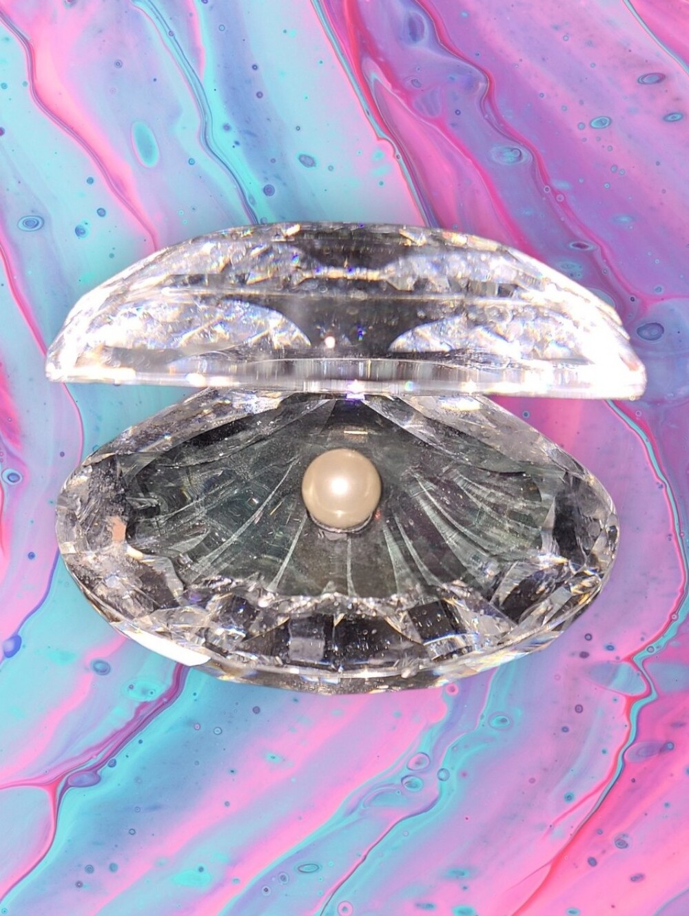 Vintage crystal clam with real pearl